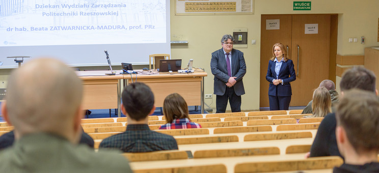Od lewej: dr Adam Laska, dr hab. Beata Zatwarnicka-Madura, prof. PRz