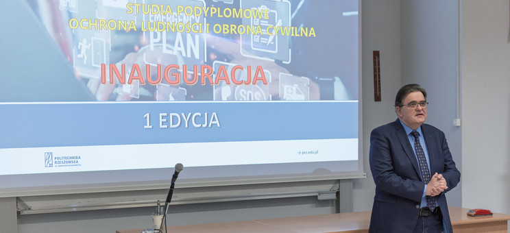 Dr Adam Laska - kierownik studiów 