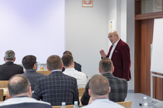 Słuchacze studiów Master of Business Administration (MBA) podczas zajęć, 