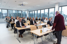 Słuchacze studiów Master of Business Administration (MBA) podczas zajęć, 