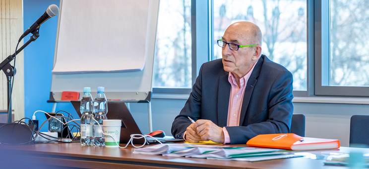 Dr Leszek Mellibruda podczas zajęć na kierunku MBA