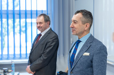 Od lewej: dr T. Piątek, prof. dr hab. G. Ostasz, fot. A. Surowiec