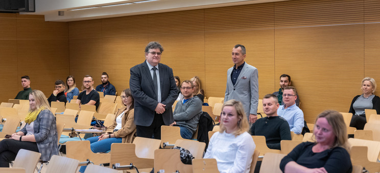 Prof. Grzegorz Ostasz i dr Adam Laska podczas 31. inauguracji studiów podyplomowych „Zarządzanie bezpieczeństwem i higieną pracy”.