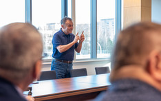 Prof. Witold M. Orłowski podczas zajęć na kierunku MBA