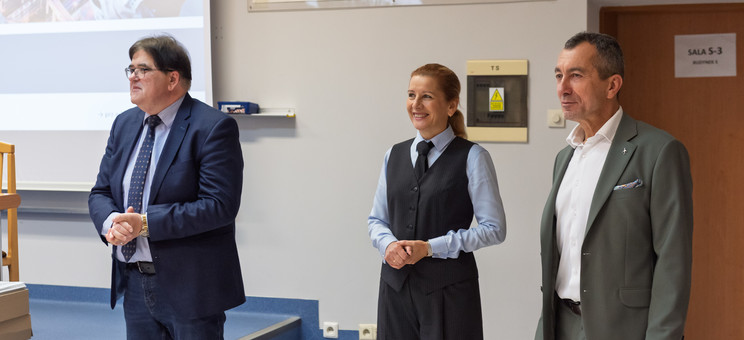 Od lewej: dr Adam Laska; dr hab. Beata Zatwarnicka-Madura, prof. PRz; prof. dr hab. Grzegorz Ostasz