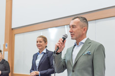 Od lewej: dr hab. Beata Zatwarnicka-Madura, prof. PRz – dziekan Wydziału Zarządzania i kierownik studiów MBA,prof. dr hab. Grzegorz Ostasz – kierownik Centrum Studiów Podyplomowych 