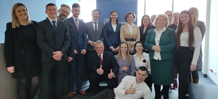 Uczestnicy 32. edycji studiów podyplomowych Zarządzanie bezpieczeństwem i higieną pracy.