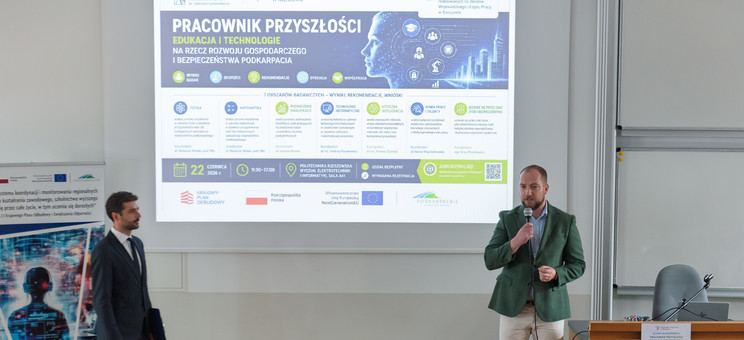Uczestnicy konferencji "Pracownik przyszłości – edukacja i technologie na rzecz rozwoju gospodarczego i bezpieczeństwa Podkarpacia”