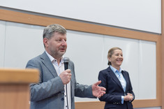 Od lewej: prof. dr hab. inż. Piotr Koszelnik – rektor Politechniki Rzeszowskiej, dr hab. Beata Zatwarnicka-Madura, prof. PRz – dziekan Wydziału Zarządzania Politechniki Rzeszowskiej i kierownik studiów MBA